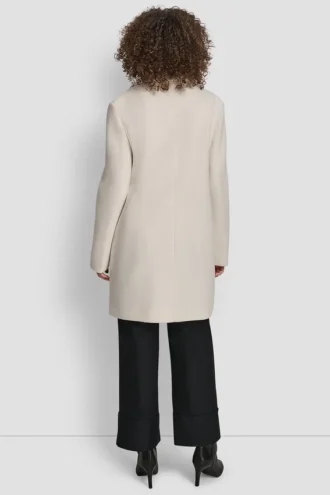 Abrigo tipo blazer