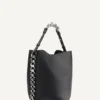 Bolso tipo cubo con cadena Riona
