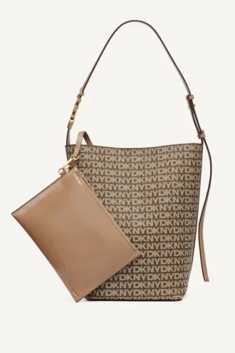 Bolso tipo cubo con el logotipo de Avril