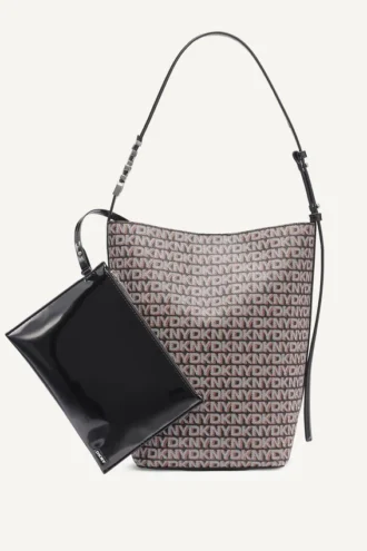 Bolso tipo cubo con el logotipo de Avril