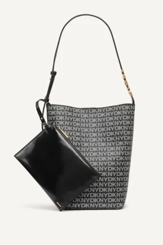 Bolso tipo cubo con el logotipo de Avril