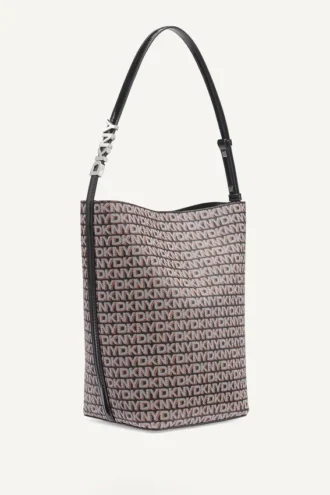 Bolso tipo cubo con el logotipo de Avril