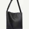 Bolso tipo cubo con el logotipo de Nicole Bolso tipo cubo con el logotipo de Nicole
