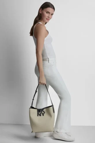 Bolso tipo cubo con el logotipo de Nicole