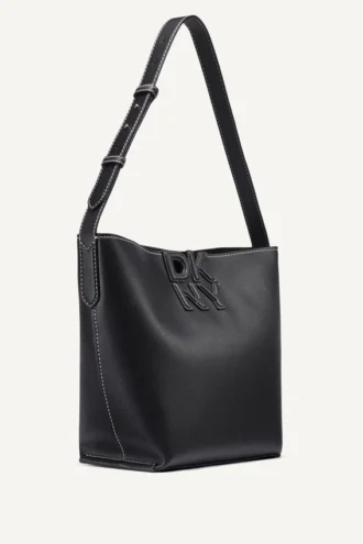 Bolso tipo cubo con el logotipo de Nicole