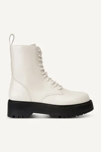 Botines Batu con cordones y suela de tacos