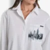 Camisa con bolsillos y silueta urbana Camisa con bolsillos y silueta urbana