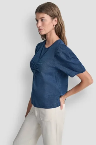 Camisa con mangas abullonadas y fruncido en la parte delantera