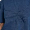 Camisa con mangas abullonadas y fruncido en la parte delantera
