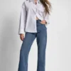 Camisa de manga larga con botones y pedrería Camisa de manga larga con botones y pedrería