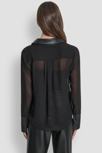Camisa semitransparente con paneles de imitación de cuero