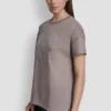 Camiseta con logo DKNY 1989 y tachuelas Camiseta con logo DKNY 1989 y tachuelas