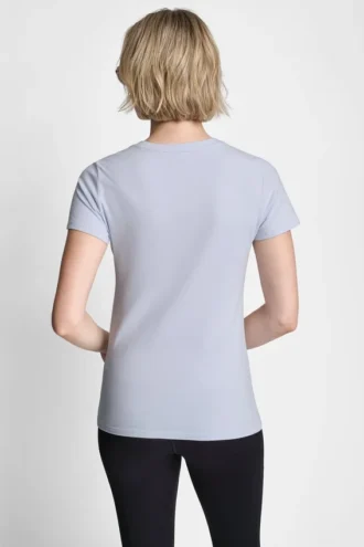 Camiseta con logotipo de triple pedrería