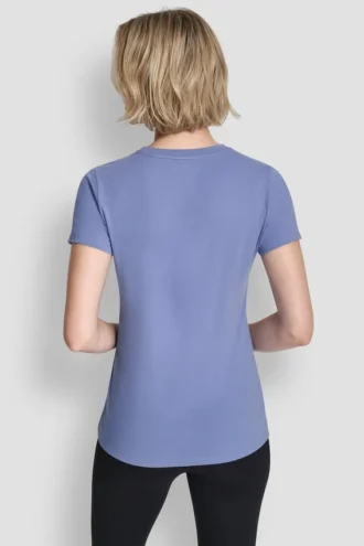 Camiseta con logotipo de triple pedrería