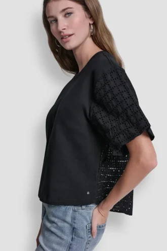 Camiseta con mangas abullonadas y ojales