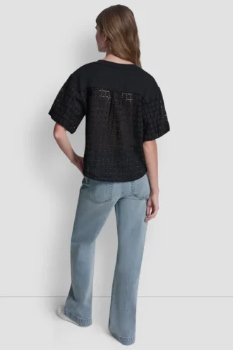Camiseta con mangas abullonadas y ojales