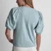Camiseta con mini volantes y tachuelas Camiseta con mini volantes y tachuelas
