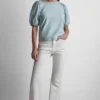 Camiseta con mini volantes y tachuelas Camiseta con mini volantes y tachuelas