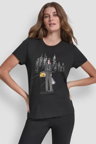 Camiseta motera con tachuelas y estampado