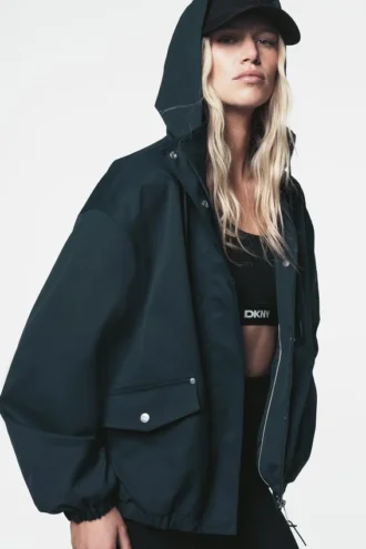 Chaqueta bomber de cuello alto con capucha