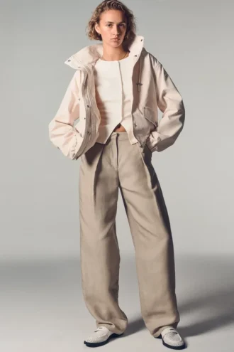 Chaqueta bomber de cuello alto con capucha