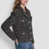Chaqueta con botones en la parte delantera y bolsillos funcionales Chaqueta con botones en la parte delantera y bolsillos funcionales