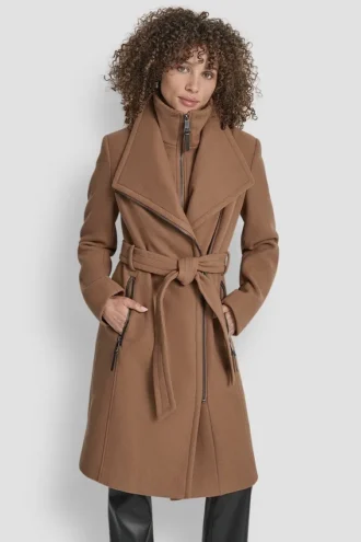 Chaqueta cruzada de lana con inserciones Chaqueta cruzada de lana con inserciones