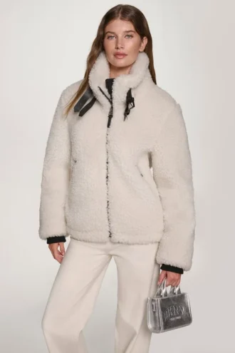 Chaqueta de sherpa con cremallera y cuello con hebillas