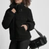 Chaqueta de sherpa con cremallera y cuello con hebillas