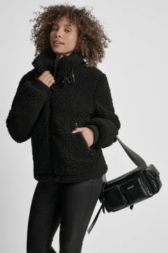 Chaqueta de sherpa con cremallera y cuello con hebillas
