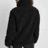 Chaqueta de sherpa con cremallera y cuello con hebillas