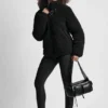 Chaqueta de sherpa con cremallera y cuello con hebillas