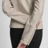 Chaqueta motera de piel sintética con cuello abotonado Chaqueta motera de piel sintética con cuello abotonado