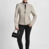 Chaqueta motera de piel sintética con cuello abotonado Chaqueta motera de piel sintética con cuello abotonado