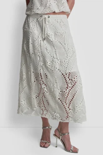 Falda midi con hojas de ganchillo