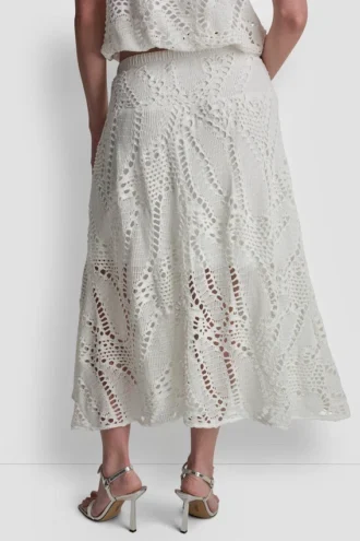 Falda midi con hojas de ganchillo