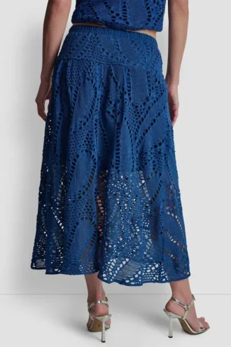 Falda midi con hojas de ganchillo