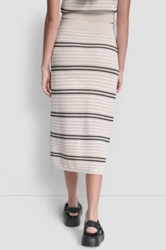 Falda midi de rayas con punto calado