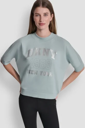 Jersey con logo DKNY 1989 con tachuelas