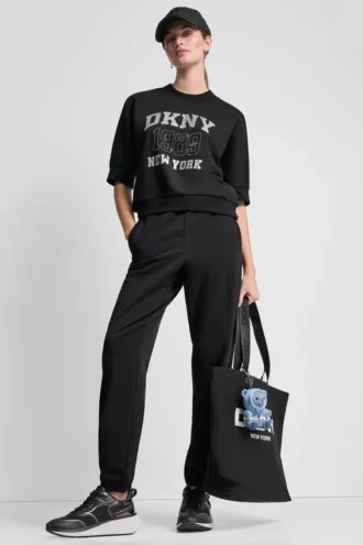 Jersey con logo DKNY 1989 con tachuelas