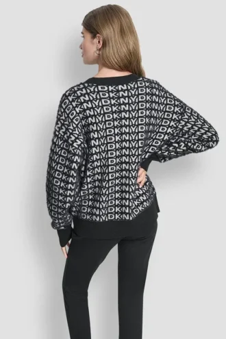 Jerséis con logo y textura de piel