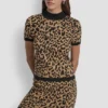Jerséis de jacquard con estampado de leopardo, cuello alto y mangas casquillo Jerséis de jacquard con estampado de leopardo, cuello alto y mangas casquillo