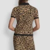 Jerséis de jacquard con estampado de leopardo, cuello alto y mangas casquillo Jerséis de jacquard con estampado de leopardo, cuello alto y mangas casquillo