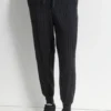 Jerséis de punto trenzado y pantalones Jogger
