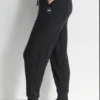Jerséis de punto trenzado y pantalones Jogger