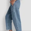 Pantalón de cintura alta con corte recto