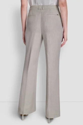 Pantalón de corte moderno y pierna recta