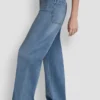 Pantalón de talle alto y pierna ancha con bolsillos de parche