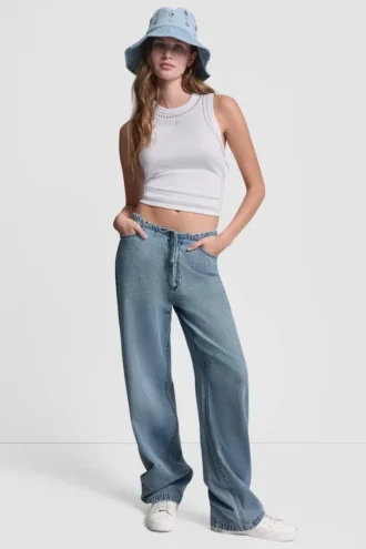 Pantalón de talle medio, corte recto holgado con cordones