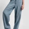 Pantalón de talle medio, corte recto holgado con cordones
